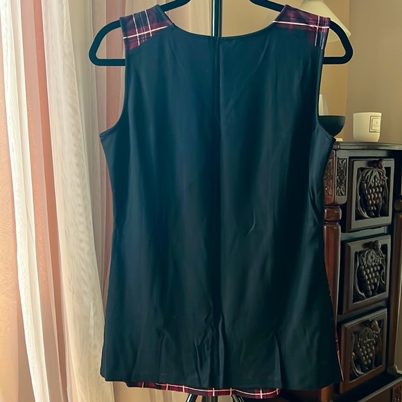 Sleeveless Black and Plaid Top - Picture 4 of 4